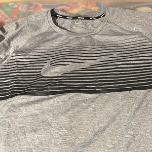 Nike Men's Gray Shirt
